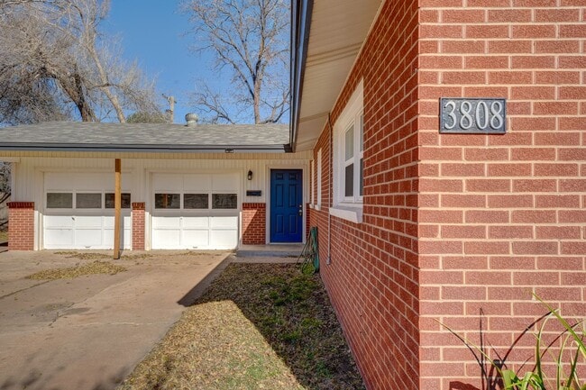 Building Photo - Pre-Lease 2025 - Remodeled 4/2/2! Must See!