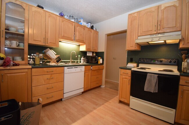 Foto del edificio - Cozy 2 Bedroom Duplex in Holladay