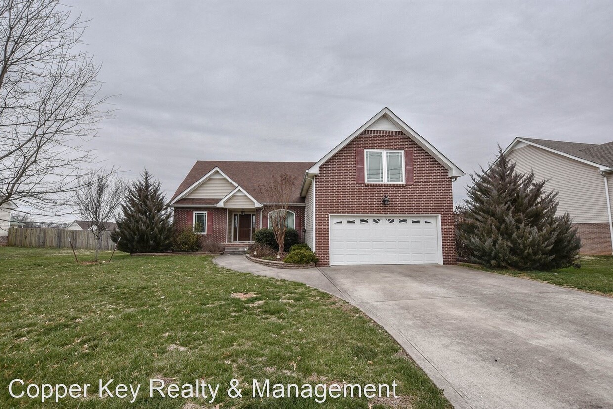 Primary Photo - 3 br, 2 bath House - 645 Fallbrook Lane