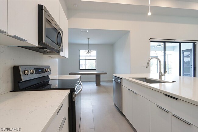 Building Photo - 806 SW 31st Terrace