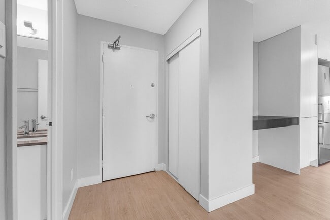 Building Photo - 145 York St