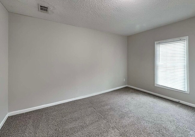 Building Photo - 17717 Wild Oak Dr
