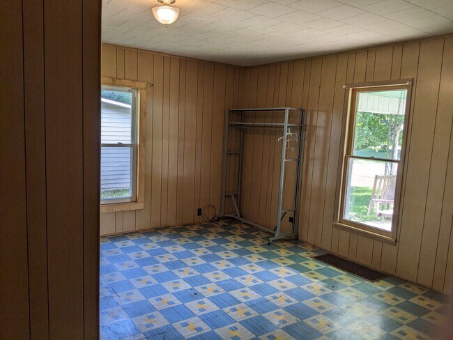 Building Photo - 2 br, 1 bath House - 123 S Jackson St