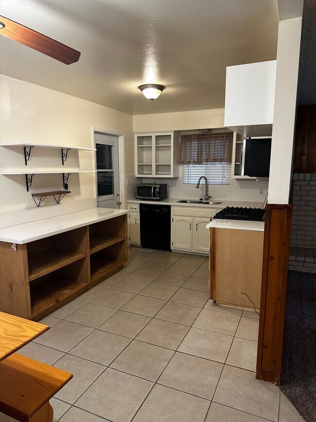 Building Photo - Fresno Home Available for Lease