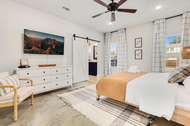 Building Photo - 85 N Solitude Bend