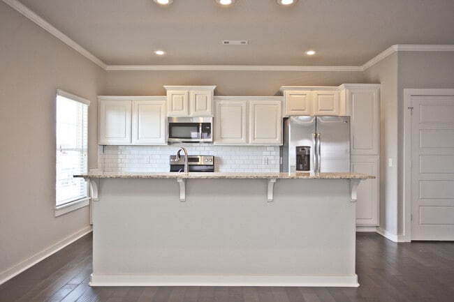 Building Photo - ***3811 SW Peachwood Drive***