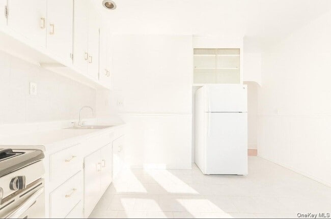 Building Photo - 194 Summit Ave