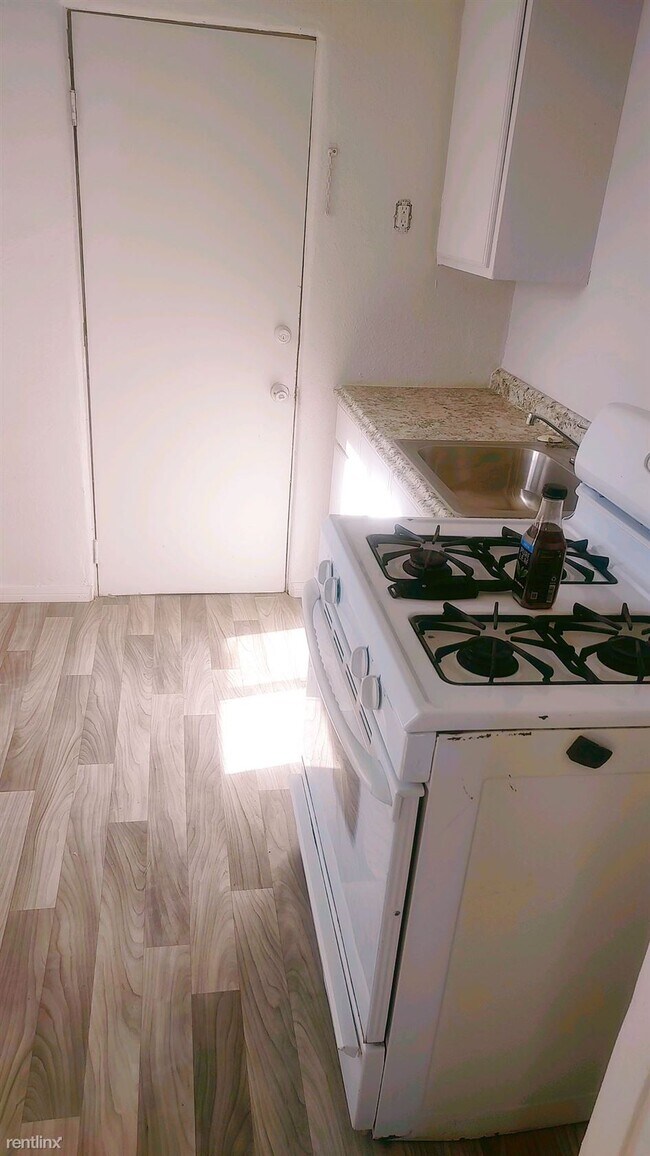 Foto del edificio - Studio, 0.5 bath House - 125 North Phillip...