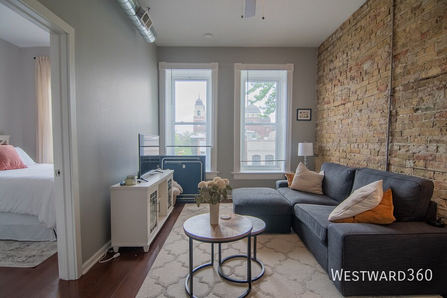 Primary Photo - 1475 W Huron St