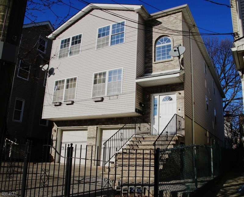 Building Photo - 233 Lehigh Ave
