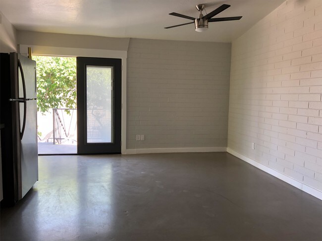 Building Photo - 310 W Pasadena Ave