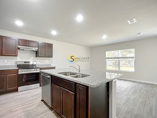 Foto del edificio - 108 Lynbrook Dr