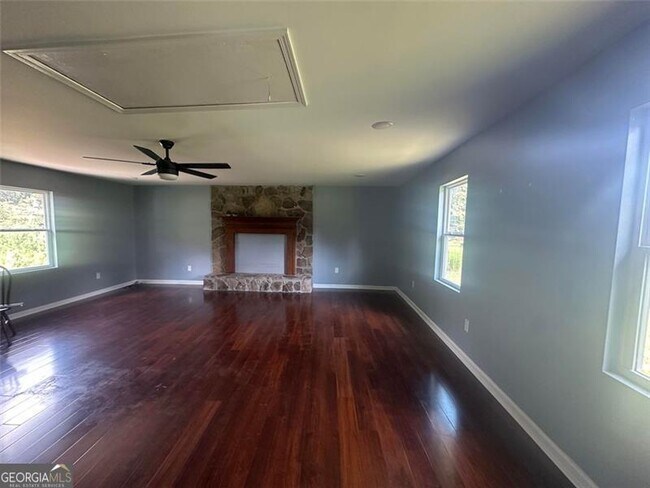 Foto del edificio - 794 N Booth Rd NW