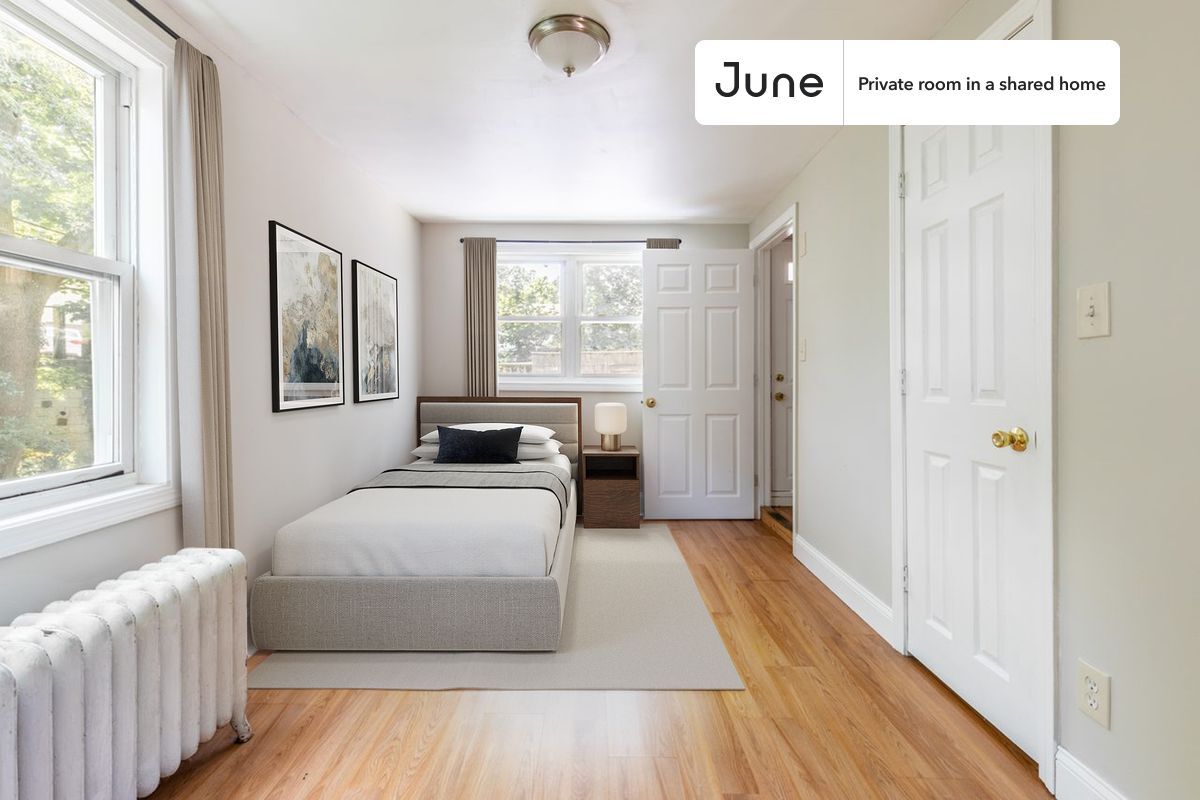 Foto principal - Room in Shared 9 bed/2 bath home