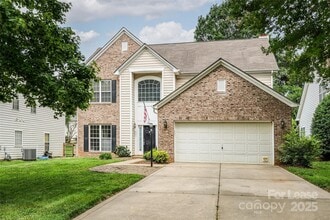 Building Photo - 16017 Woodcote Dr