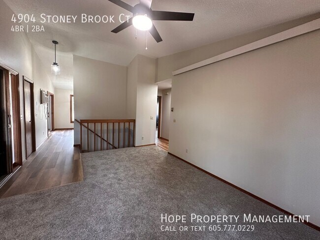 Foto del edificio - 4904 Stoney Brook Ct