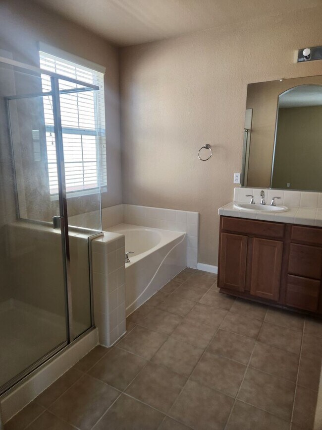 Foto del edificio - 2 bedroom 2 bathroom 1 car garage townhouse