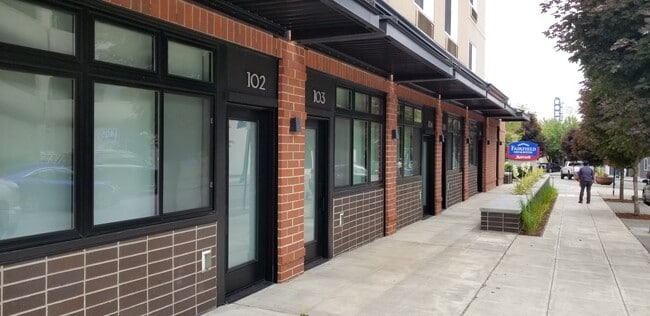 Street Entrance Apartments - 239 4th St