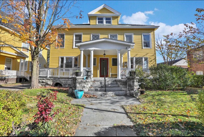 260-264 Clinton Ave - 264 Clinton Ave