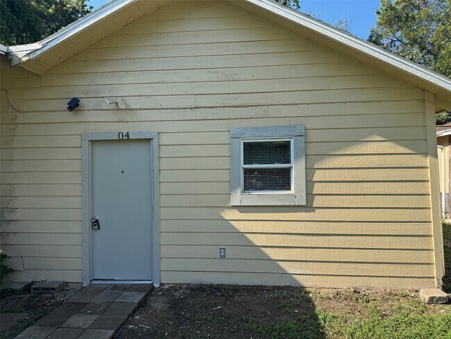 Foto del edificio - 1104-Maple 1/2 2nd St