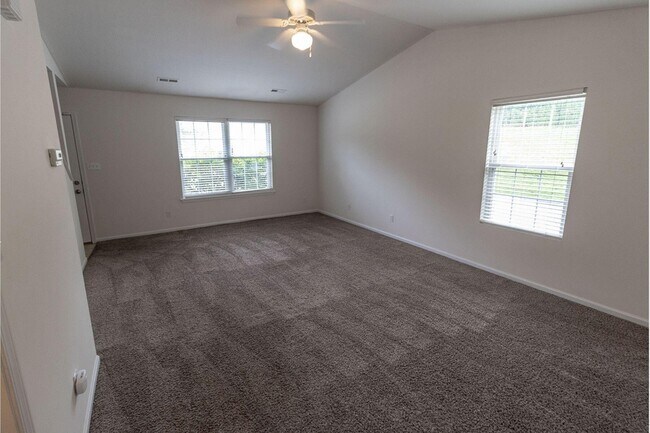 Foto del edificio - 3300 E St Charles Rd