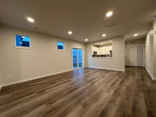 Foto del edificio - 3bed, 2bath 1,201sq.ft. 2car garage home in Shadow Glen Subdivision - Caldwell