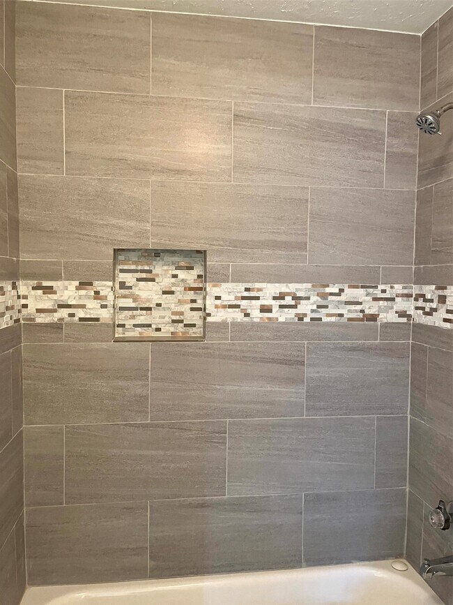 Foto del edificio - 7200 T C Jester Blvd