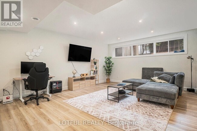 Building Photo - 411 Leighton Terrace