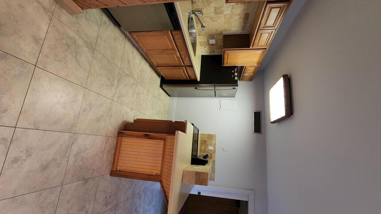 Foto principal - 645 Executive Center Dr