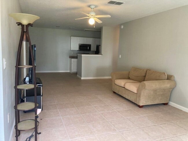 Building Photo - Beautiful 2BD / 2BA Condo – Close to Unive...