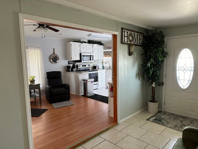 Building Photo - 37612 Wallington Dr