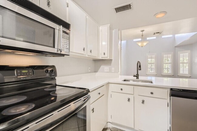 Foto del edificio - 2104 Cullen Ave