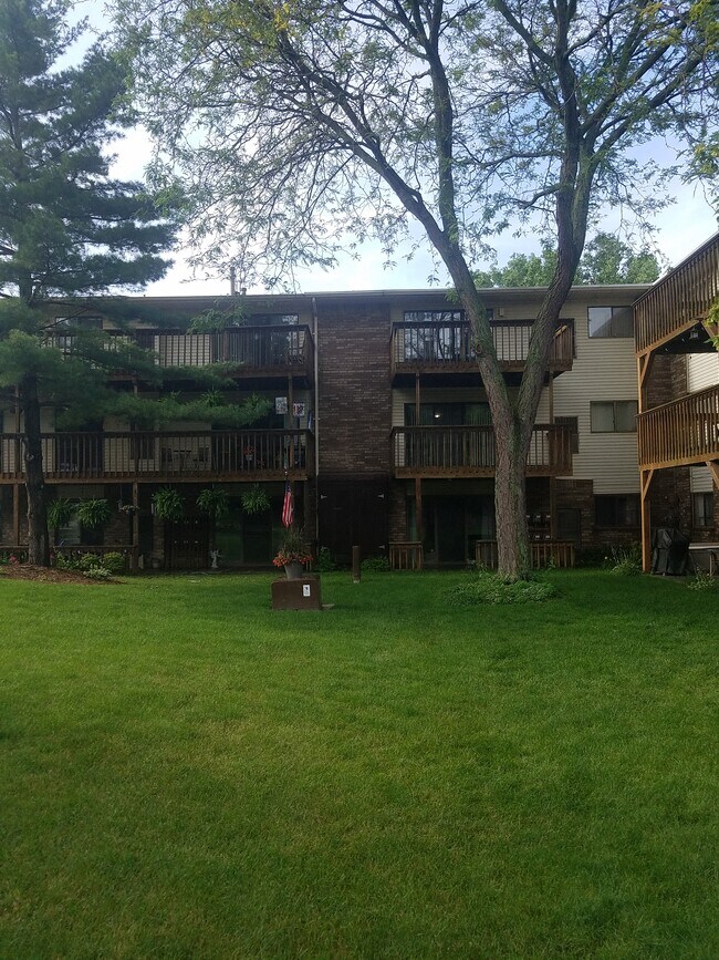 895 S Pontiac Trail Unit 304, Walled Lake, MI 48390 Condo for Rent in