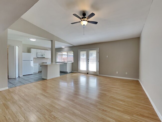 Building Photo - 502 Ivy