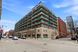 Building Photo - 910 W Madison St