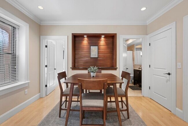 Building Photo - 18 Cooper St