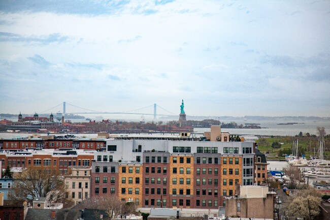 Foto del edificio - 135 Montgomery St