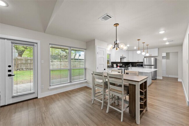 Foto del edificio - 11708 Shoshone Dr