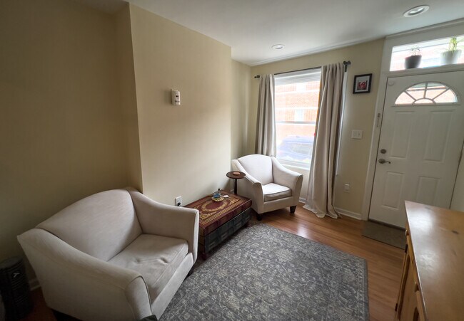 Foto del edificio - 2344 1/2 E Tucker St