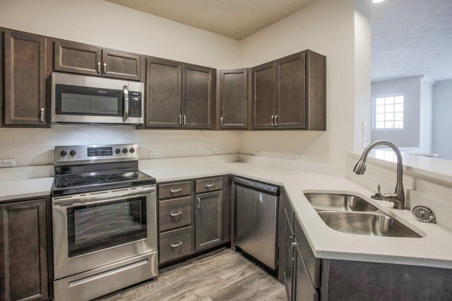 Building Photo - The Lakes of Beavercreek Apartment Homes