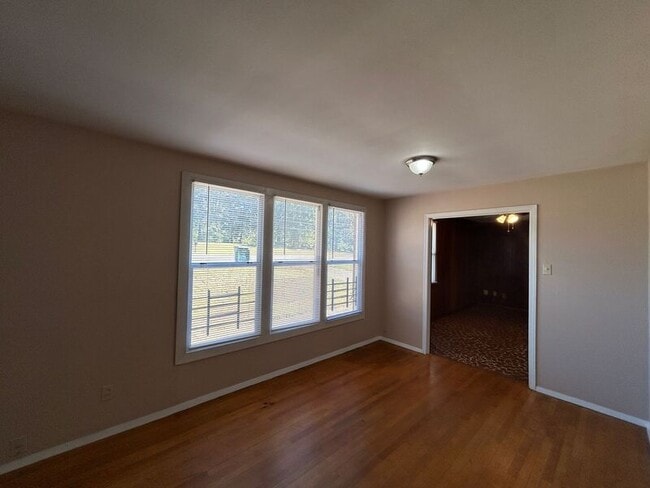 Building Photo - 3371 Ford Rd