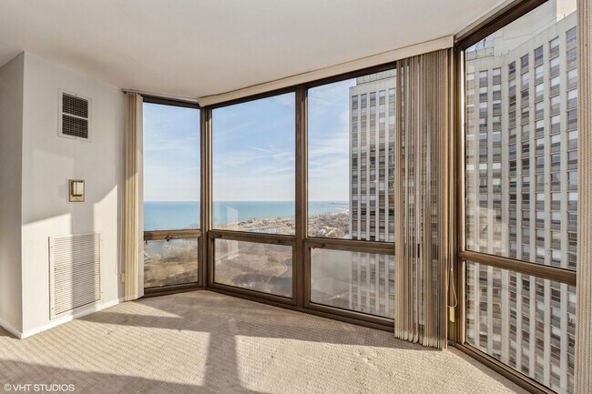 Foto del edificio - 2650 N Lakeview Ave