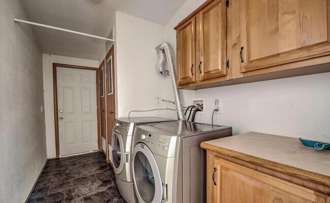 Foto del edificio - 492 Kimmes Ln