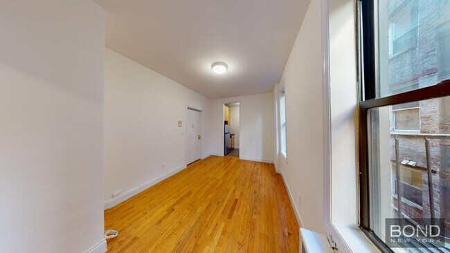 Foto del edificio - 425 E 65th St