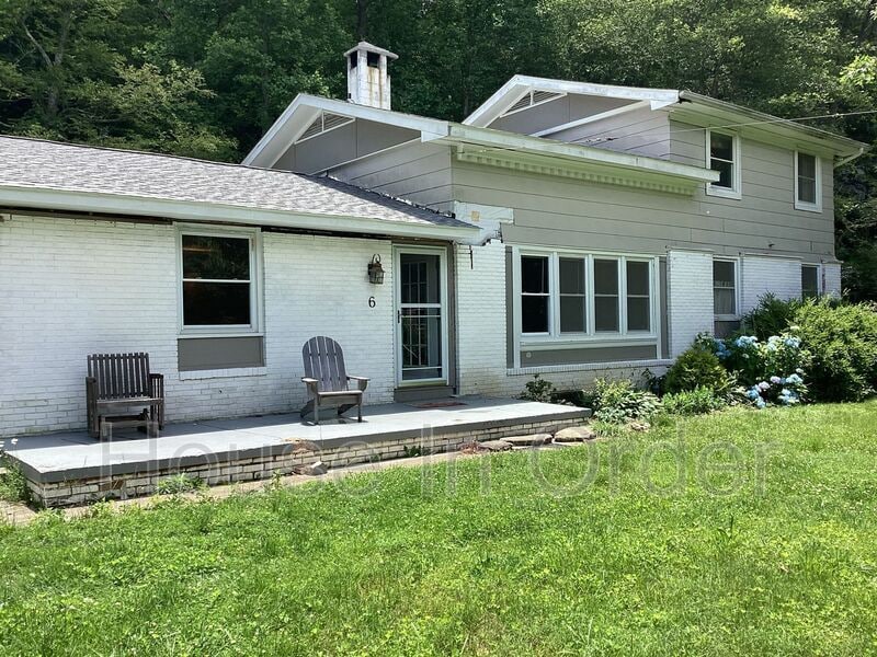 Primary Photo - 6 Star Berry Ln