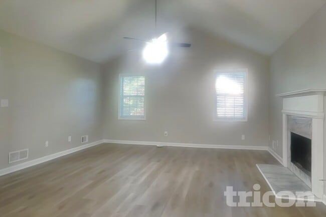 Building Photo - 2407 Windridge Dr NE