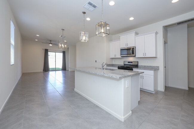 Building Photo - 4882 E Greenway Wash Dr