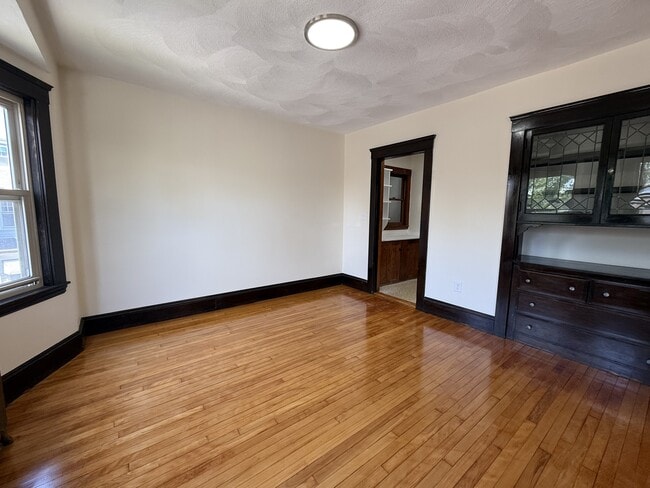 Dining Room w/Built-Ins - 585 High St