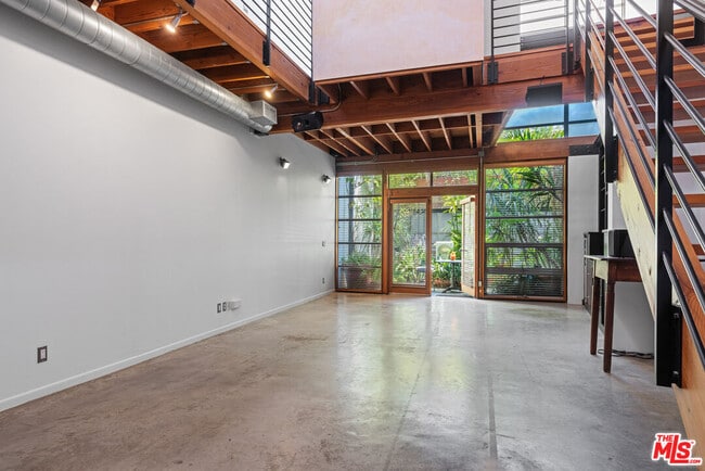Building Photo - 1130 5th Ave