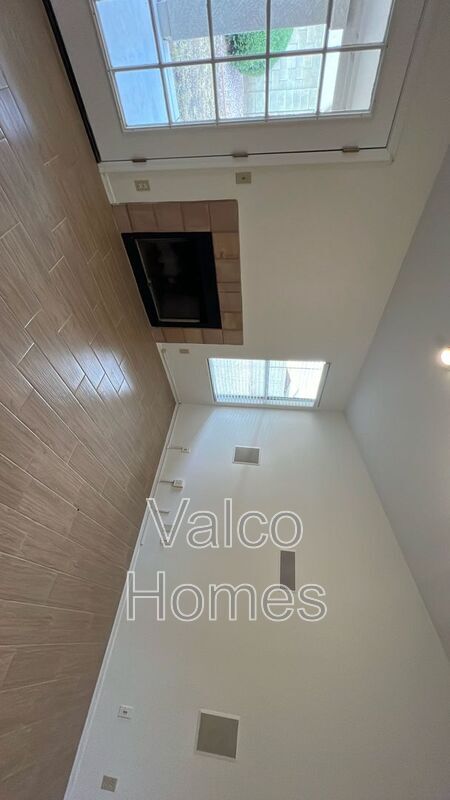 Building Photo - 1621 N Raven